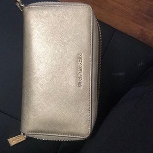 Michael kors wallet